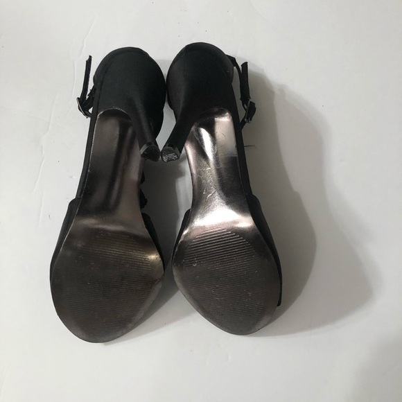 Steve Madden Black Satin T-Strap Peep Toe Heel - Picture 8 of 8